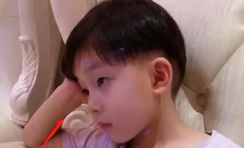 萌娃吹风吃瓜赏雨视频,吹风吃瓜赏雨，童趣无限