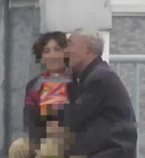 吃瓜大爷大妈视频在线,在线视频中的欢乐时光