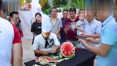 摆摊帅哥吃瓜视频,吃瓜视频引网友热议