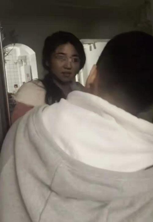 背对男友吃瓜视频全集,揭秘背对男友偷吃瓜的甜蜜陷阱
