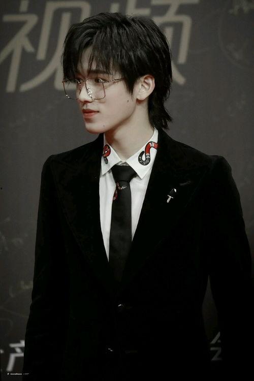 宋亚轩明星吃瓜视频,揭秘娱乐圈幕后故事